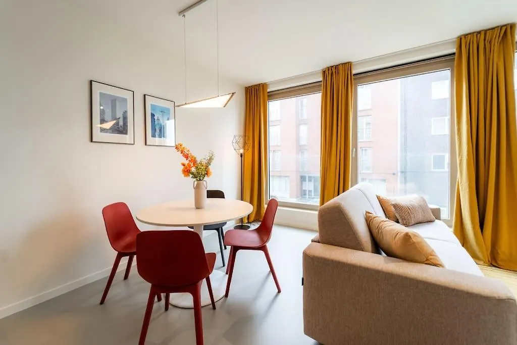 Chic 2-Bedroom Haven In Amberes
