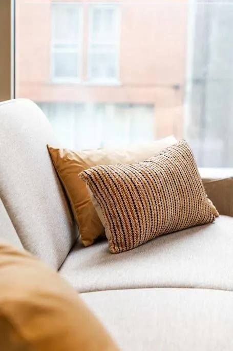 Chic 2-Bedroom Haven In Amberes Bélgica