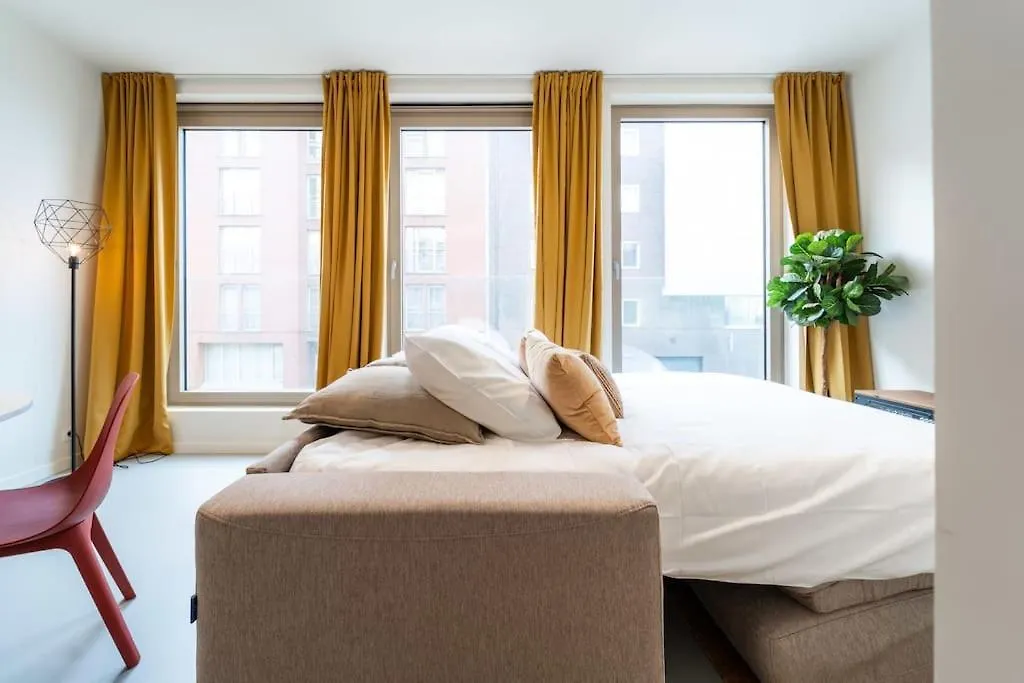 Chic 2-Bedroom Haven In Amberes 0*,  Bélgica