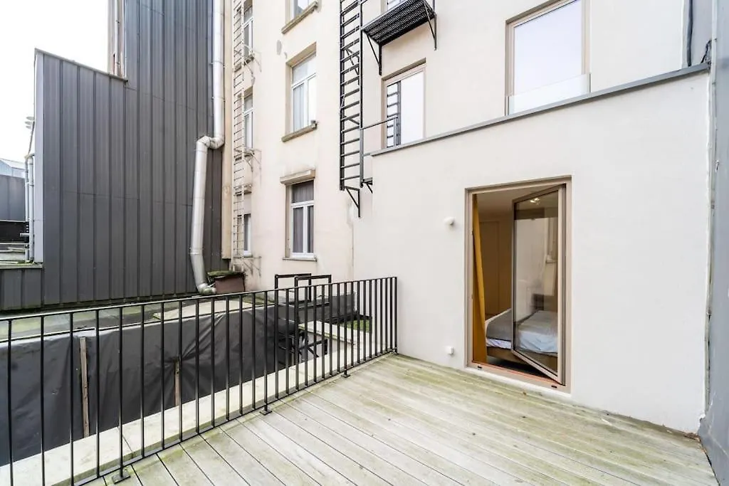 Chic 2-Bedroom Haven In Αμβέρσα 0*,