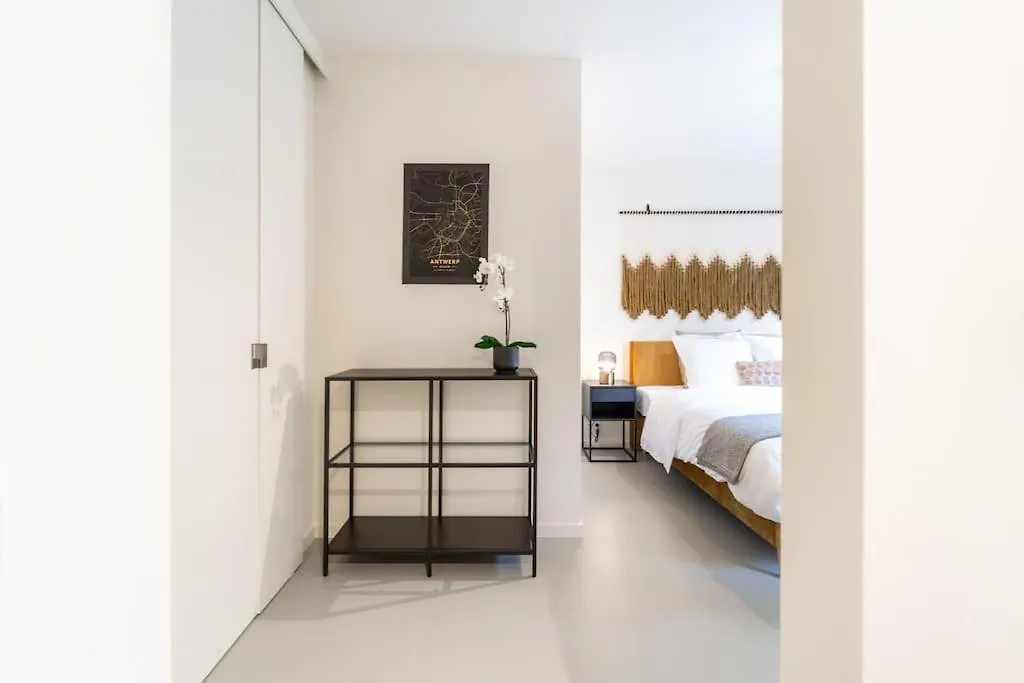 Chic 2-Bedroom Haven In Αμβέρσα 0*,